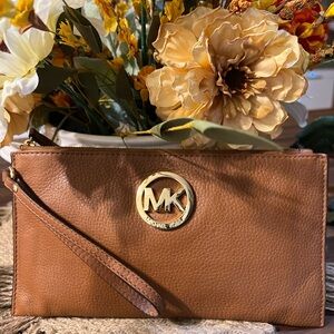 Michael Kors Fulton Large Pebble Leather Wristlet Top Zip Closure 10”x 5.35”x1”